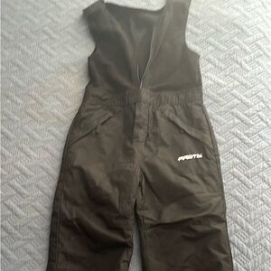 ‼️🚨📸EUC 5T black snow bib w/ adjustable Velcro straps